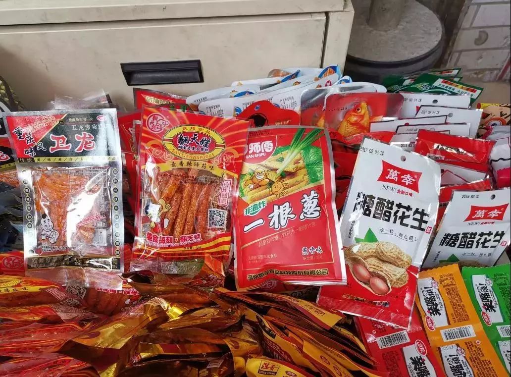 石岐區(qū)突擊檢查學(xué)校周邊小賣部 經(jīng)營(yíng)亂象曝光，建材隱患引關(guān)注